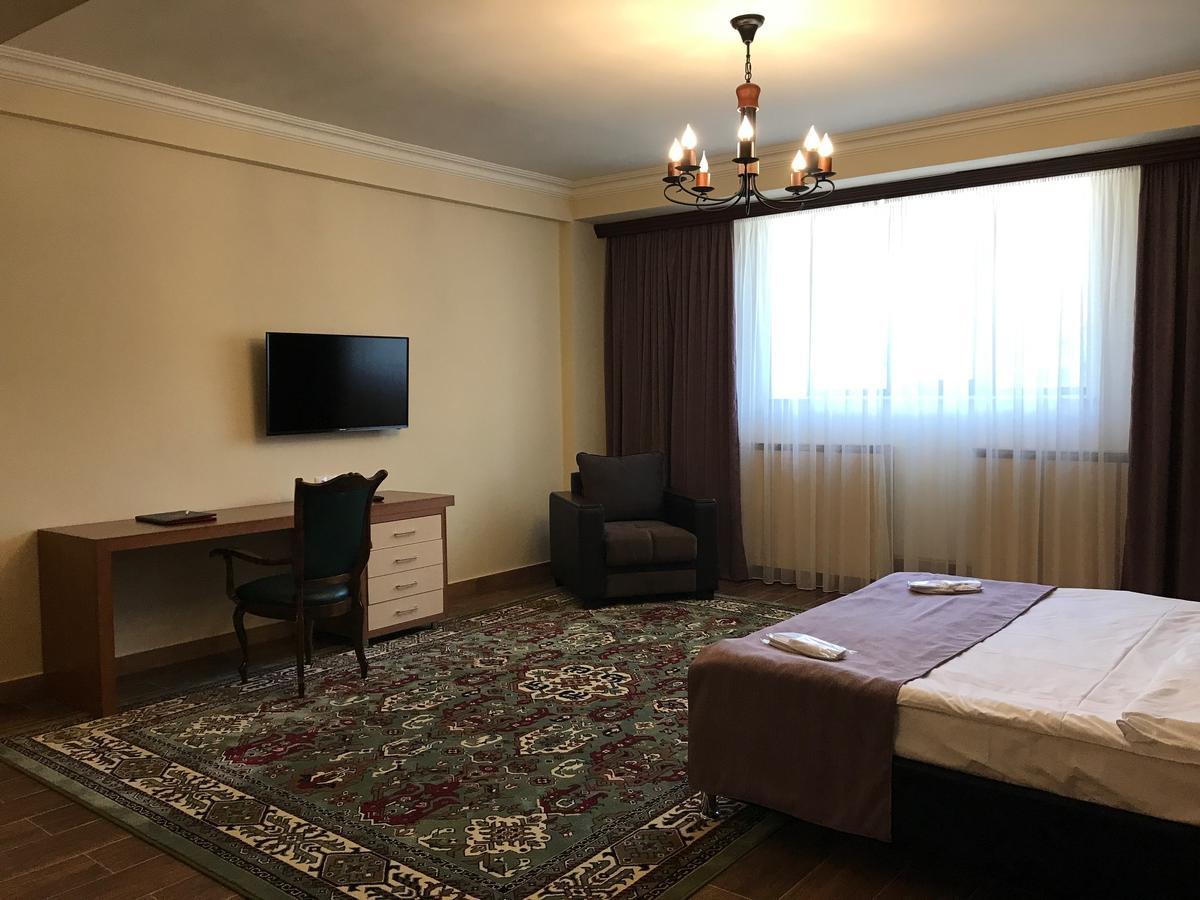 Hotel Plaza Viktoria Gjumri Eksteriør billede