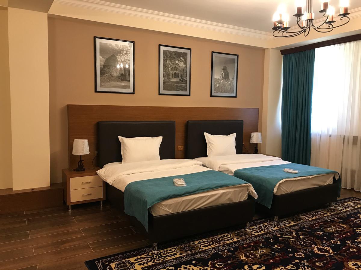 Hotel Plaza Viktoria Gjumri Eksteriør billede