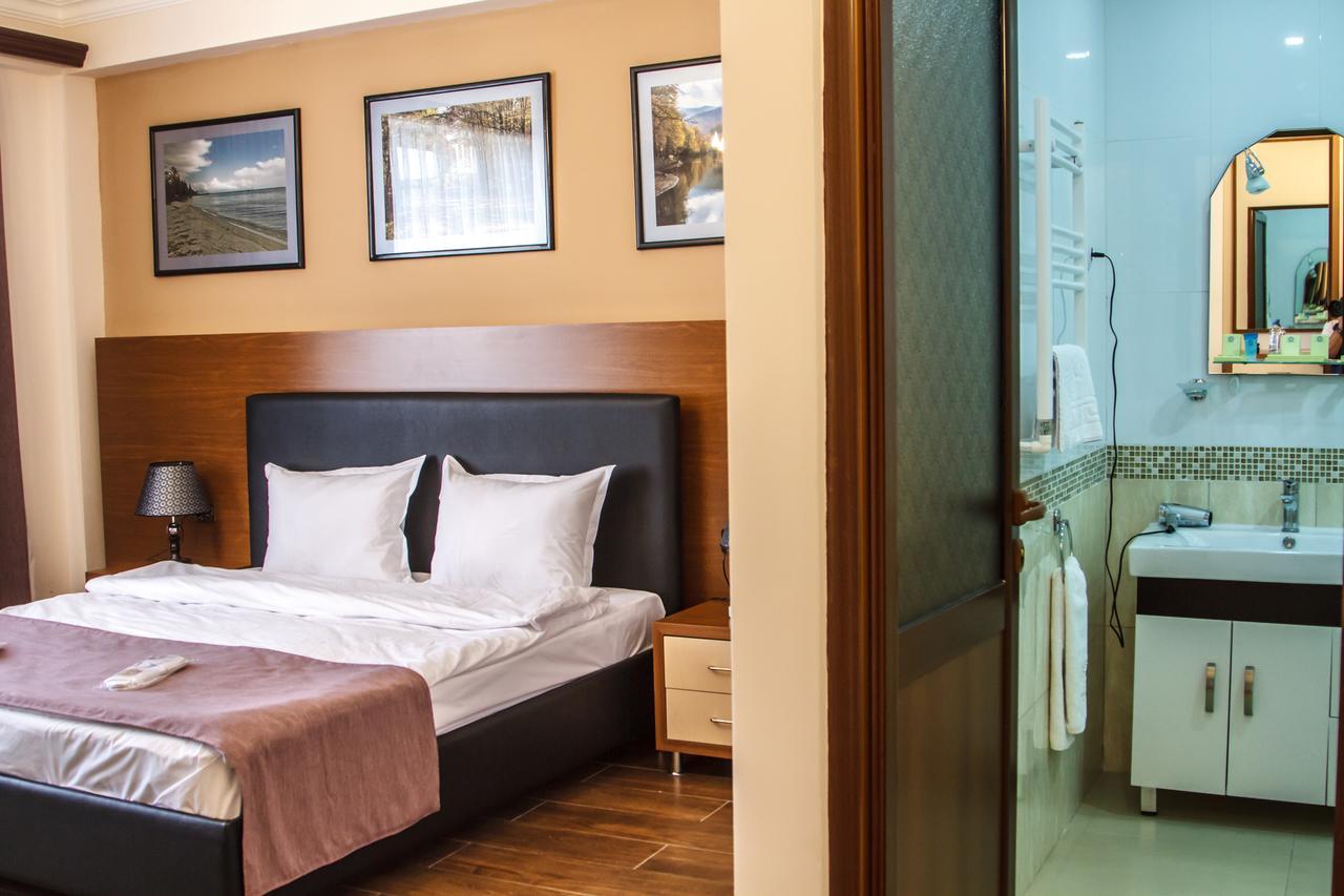 Hotel Plaza Viktoria Gjumri Eksteriør billede